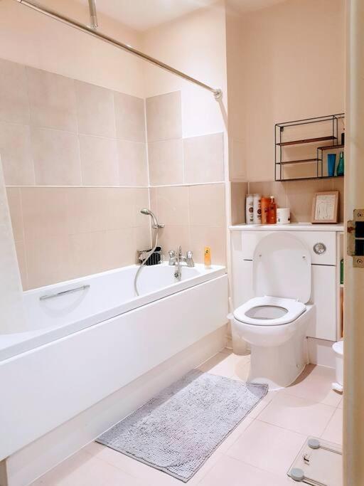 Central Spacious And Secure With A Double Bed إدجوير المظهر الخارجي الصورة